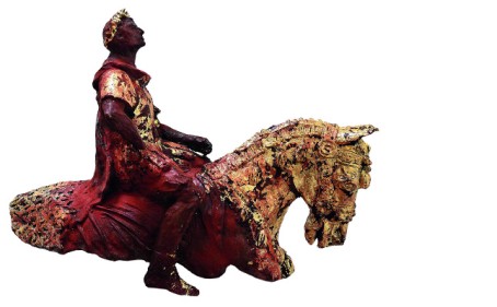 Die Bronzefigur von Will van der Laan zeigt den römischen Machthaber Caesar auf seinem Pferd sitzend.